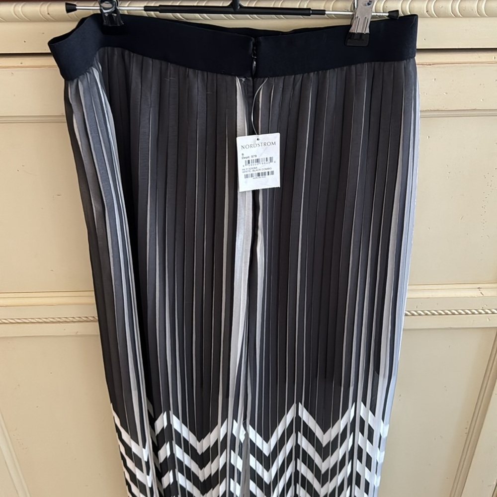 NWT Trouve pleated Zigzag Maxi Skirt - size S black/white - Picture 5 of 10